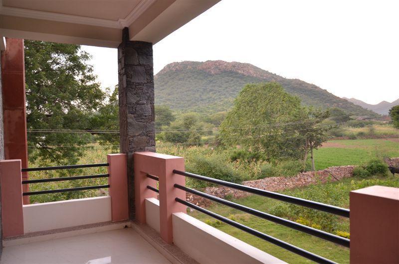 The Royale Country Retreat Bed & Breakfast Udaipur Exterior photo